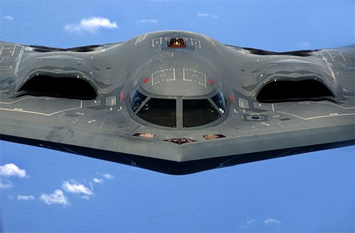 Máy bay ném bom tàng hình B-2 Spirit. Ảnh: DefenseTalk.