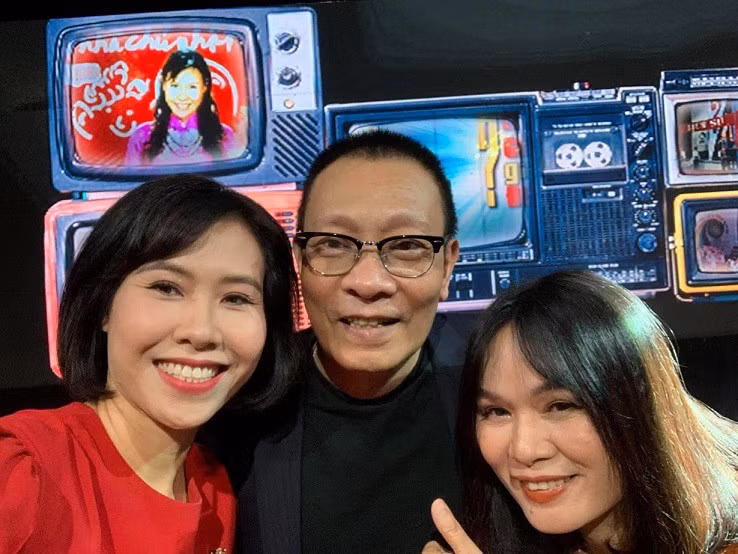 Showbiz 4/9: MC Thanh Hường xúc động khi hội ngộ nhà báo Lại Văn Sâm 