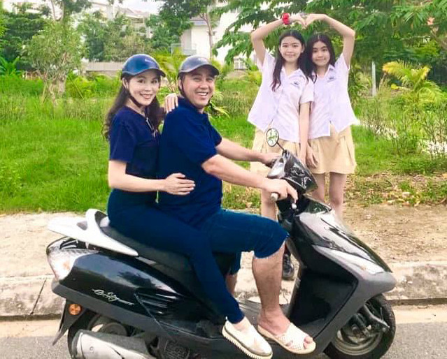 Showbiz 11/9: Vợ chồng Quyền Linh kỷ niệm 15 năm kết hôn