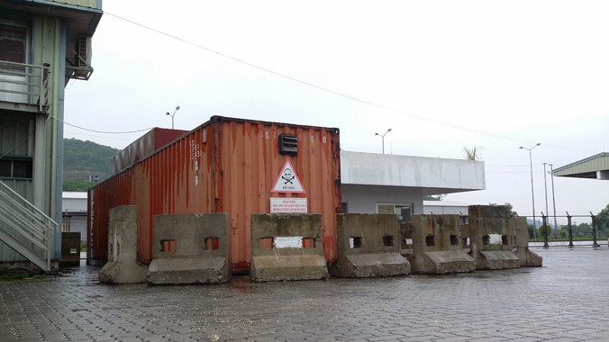 Các chuyên gia cho rằng nên xử lý máy biến thế và 7.000 lít dầu biến thế nhiễm PCB ở miền Bắc. Ảnh: Đỗ Hoàng