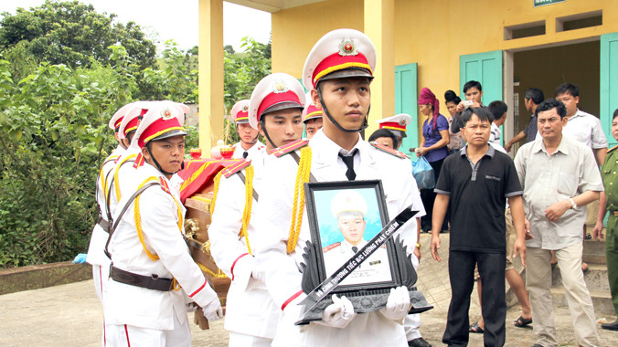 Lễ truy điệu đồng chí Lường Phát Chiêm, sinh năm 1982 hy sinh trong trận đấu súng ngày 19/7 