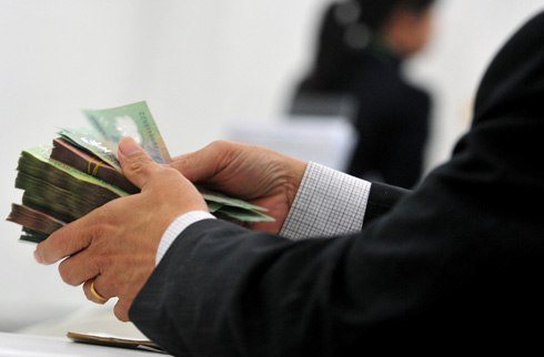 Khi vay, khách hàng nên đọc kỹ hợp đồng và thoả thuận các điều khoản.