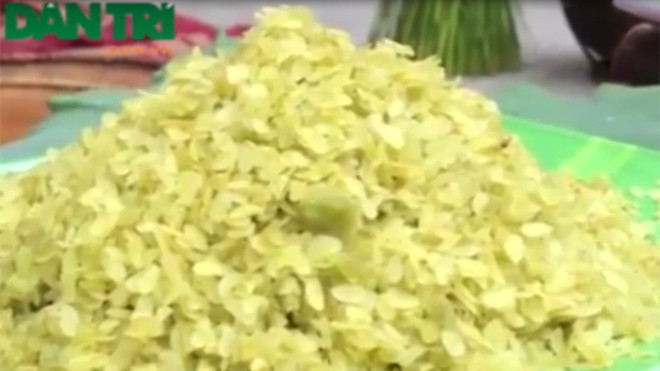 Rùng mình công nghệ nhuộm cốm xanh bằng “chất lạ“