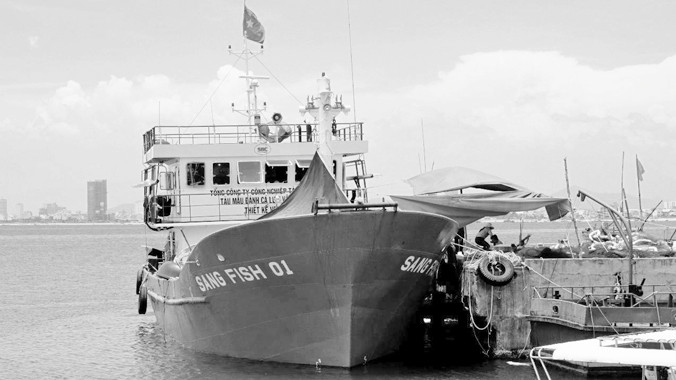 Tàu cá vỏ thép Sang Fish 01 của anh Lê Văn Sang (Đà Nẵng) - Phan Văn Bé (Quảng Ngãi) neo tại Đà Nẵng sau chuyến khai thác trên biển. Ảnh: N.Huy