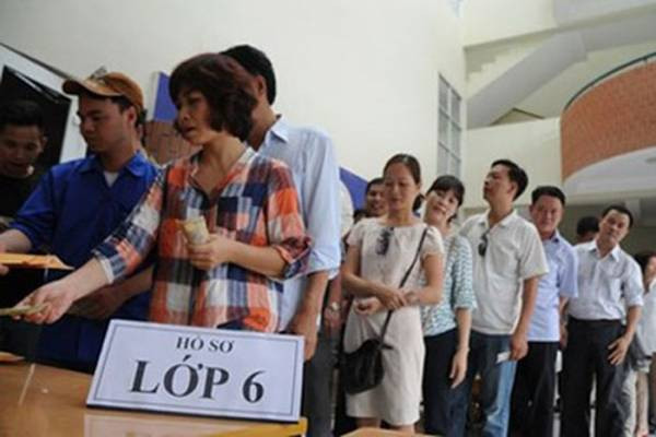 Việc cho con em thi vào các trường chất lượng cao vẫn luôn là mục tiêu của không ít phụ huynh học sinh.