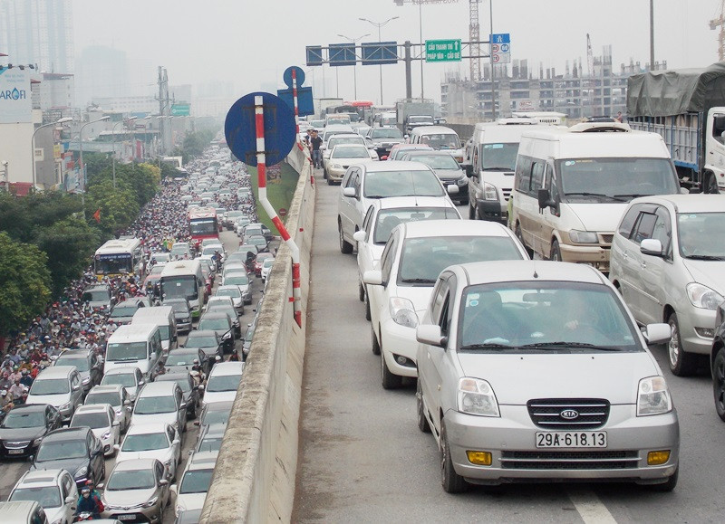  Đường trên cao thực hiện rào chắn 1/2 lòng đường để sửa chữa khe co gián trong vòng 2 tháng