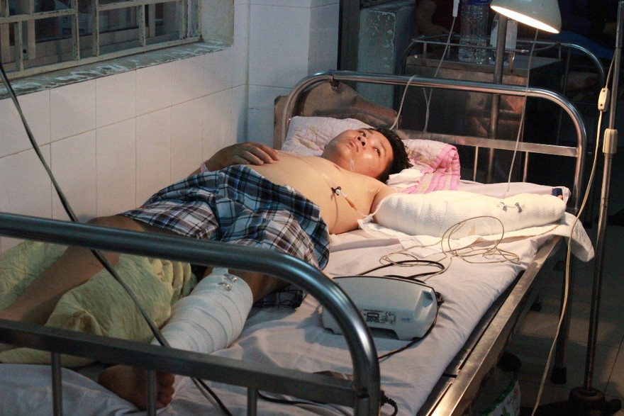 Nạn nhân Sơn tại bệnh viện.