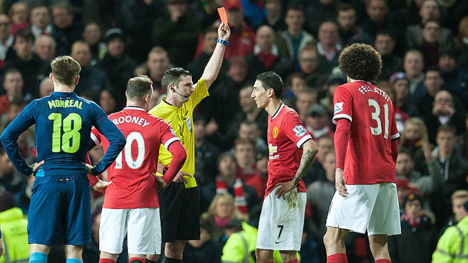 Di Maria bị truất quyền thi đấu.