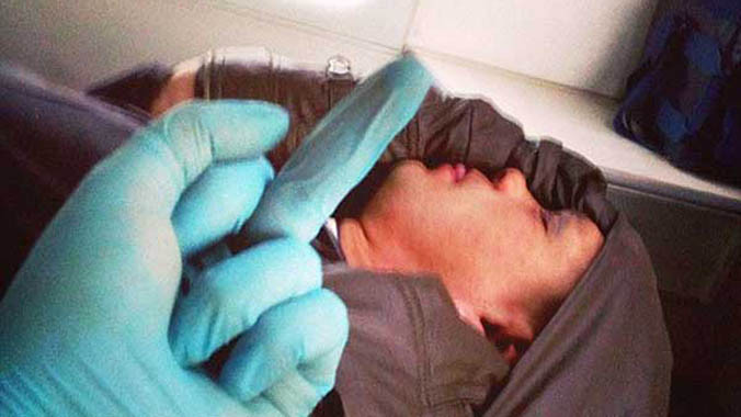 Hình ảnh "tự sướng" trước bệnh nhân đang hấp hối.