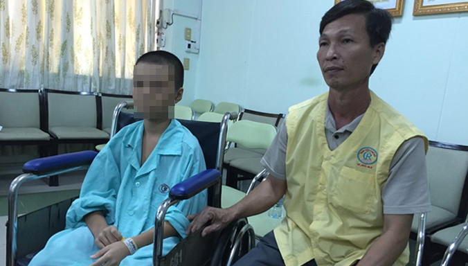 Bé P. hồi phục tốt sau ca phẫu thuật. Ảnh: Quốc Ngọc.