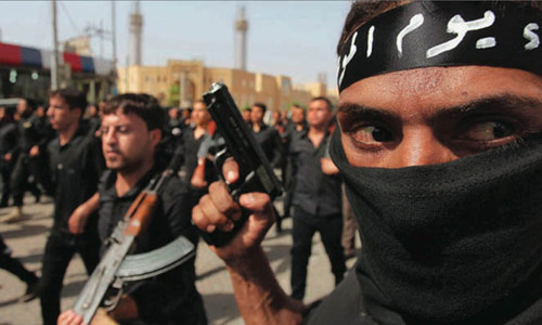 Phiến quân IS ở thành phố Raqqa, Syria. Ảnh: Reuters.