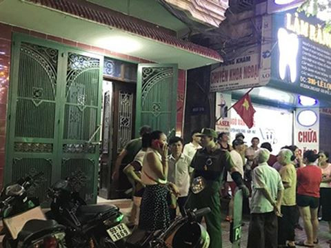 Lực lượng công an đã có mặt giải cứu chủ nhà khỏi nguy hiểm