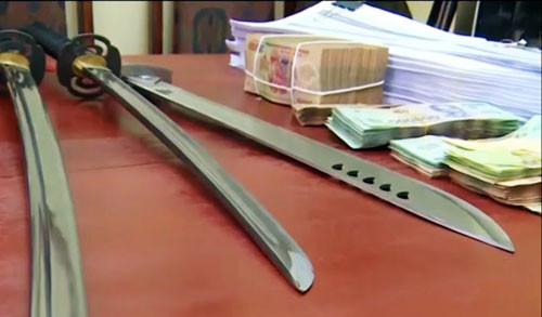 Tang vật cảnh sát thu được khi triệt phá đường dây đánh bạc qua mạng