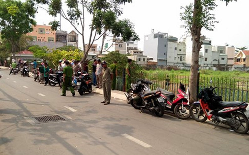 Lực lượng chức năng khám nghiệm hiện trường