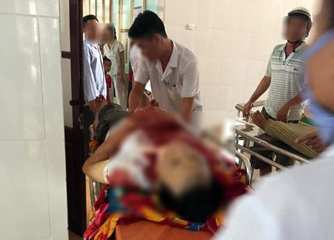 Ông C được đưa đi cấp cứu trong tình trạng nguy kịch