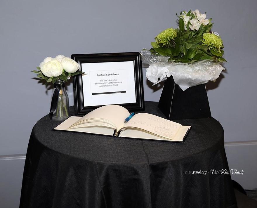 Sổ tang tưởng niệm 39 nạn nhân được mở tại Anh