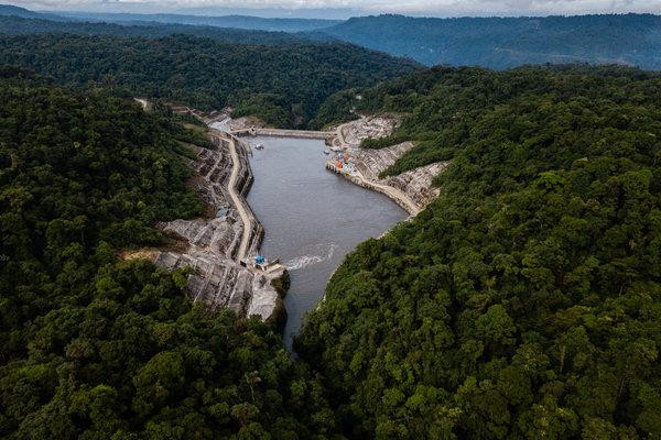 Hình ảnh đập thủy điện Coca Codo Sinclair từ trên cao. (Ảnh: NYT)
