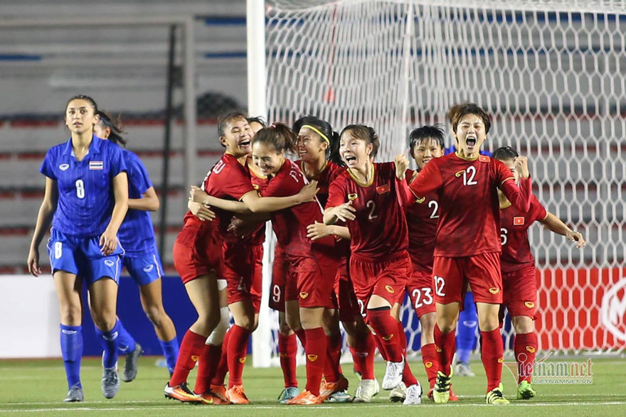 Nhiều doanh nghiệp thưởng tiền tỷ cho đội bóng đá nữ Việt Nam