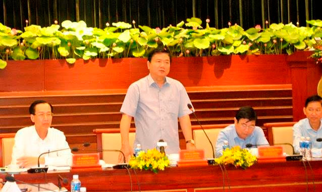 Bí thư Thành ủy TPHCM Đinh La Thăng phát biểu tại hội nghị.