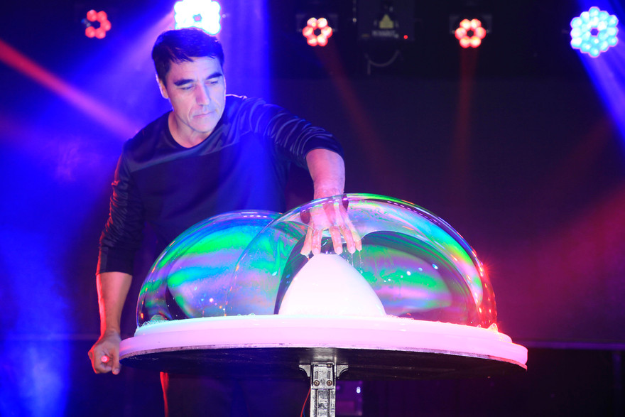 Fan Yang trình diễn một số tiết mục mới, đặc sắc dành cho thiếu nhi dịp này