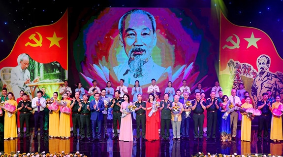 Chương trình "Người là niềm tin tất thắng"