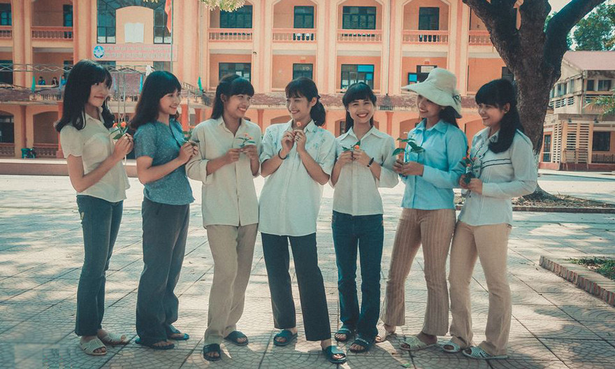 Thú vị ảnh kỷ yếu học sinh tái hiện thời bao cấp