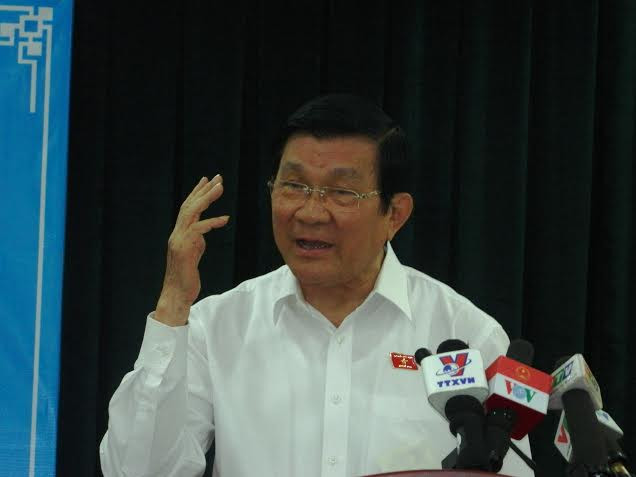 Chủ tịch nước Trương Tấn Sang tại buổi tiếp xúc cử tri quận 3. Ảnh: Huy Thịnh 