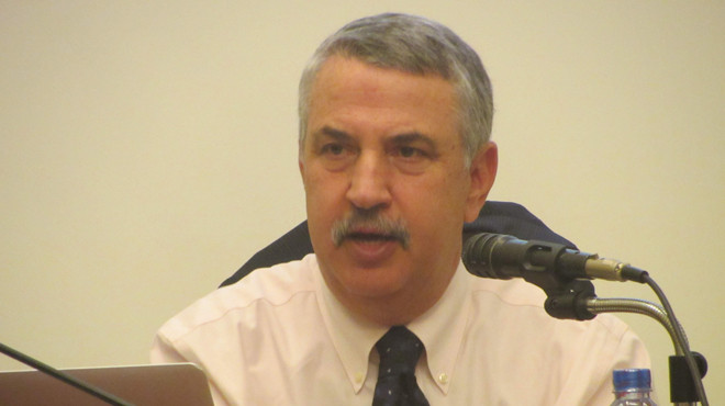  Nhà báo Thomas Friedman tại buổi gặp gỡ báo chí sáng 6/5. Ảnh: Trúc Quỳnh