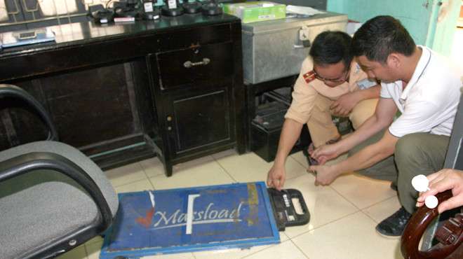  Bàn cân của Đội CSGT số 8 phải vứt xó từ nhiều tháng vì hỏng