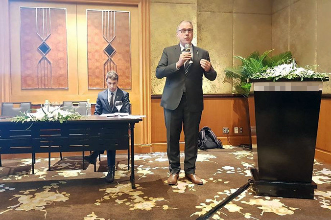 Ông Romain Cools, Tổng thư ký của Belgapom phát biểu tại buổi họp báo. Ảnh: P.T.