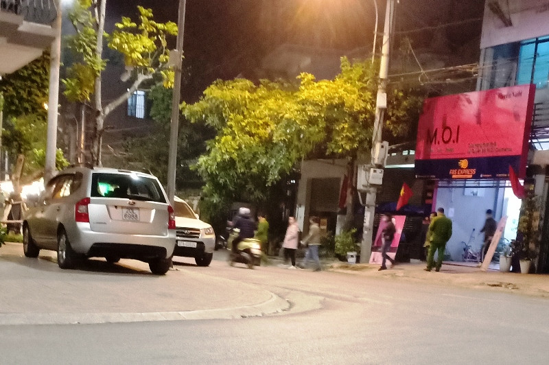 Lực lượng chức năng khám xét nhà riêng một đối tượng tại phường Đức Xuân, TP Bắc Kạn vào tối 19/1