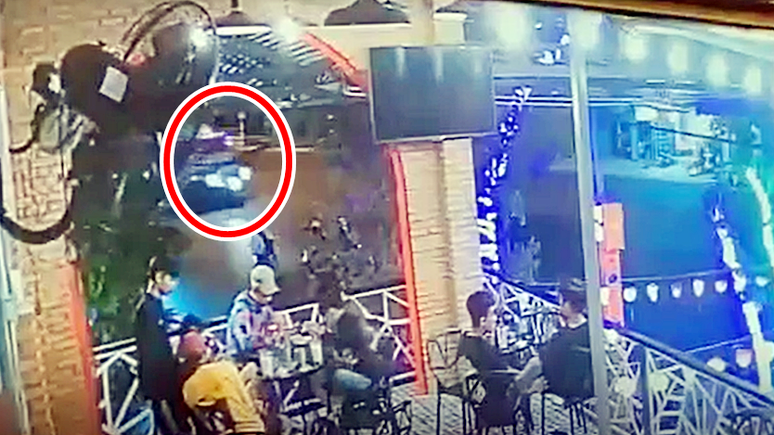 Thời điểm xảy ra tai nạn (vòng tròn đỏ). Ảnh trích xuất camera