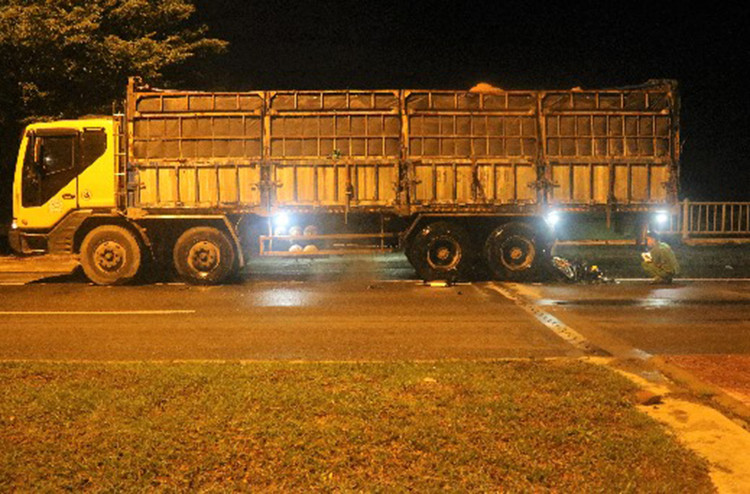 Ôtô tải bị thanh tra giao thông yêu cầu dừng dẫn đến tai nạn giao thông hồi tháng 9/2020. Ảnh: Công an Ninh Thuận cung cấp.