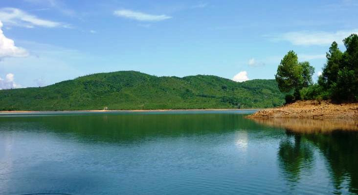 Chèo ghe ra hồ chơi, hai học sinh lớp 8 chết đuối thương tâm