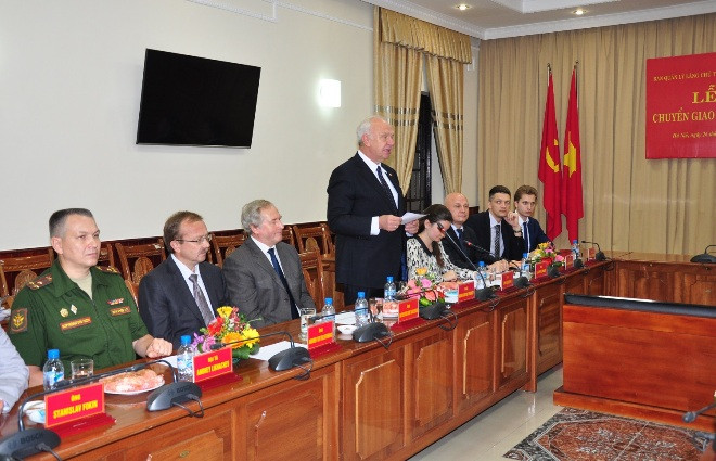 Hình ảnh tại lễ chuyển giao tài liệu. ảnh: ĐSQ Nga tại Việt Nam