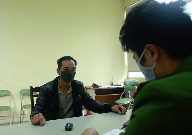 Cơ quan công an làm việc với người liên quan vụ việc.