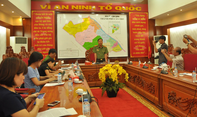Quang cảnh họp báo.