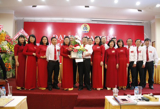 Ban Chấp hành lần thứ IX nhiệm kỳ 2017-2022 ra mắt Đại hội.