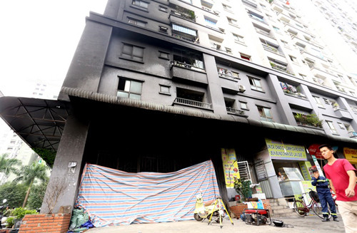 Vụ cháy tại tòa chung cư CT4 Xa La cùng một loạt sự cố tương tự trước đó tại các dự án của Doanh nghiệp tư nhân số 1 Điện Biên khiến không ít người mua cũng như nhà đầu tư đang sở hữu căn hộ tại đây muốn bán căn hộ. Ảnh: Bá Đô.