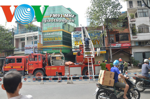 Lực lượng PCCC tiến hành chữa cháy