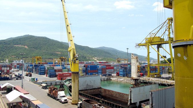 Các quy hoạch về cảng biển thường vênh nhau, và thiếu thực tế (trong ảnh: Cảng Đà Nẵng). Ảnh: Nam Cường 