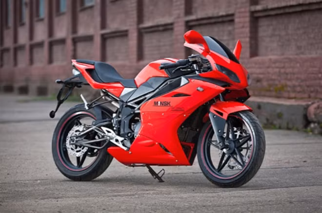Xe đua Minsk trông thế nào?