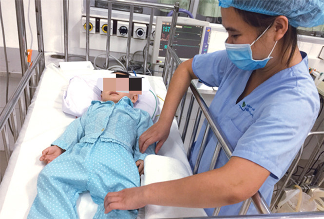 Cháu T.A trong thời gian được chăm sóc tại bệnh viện.