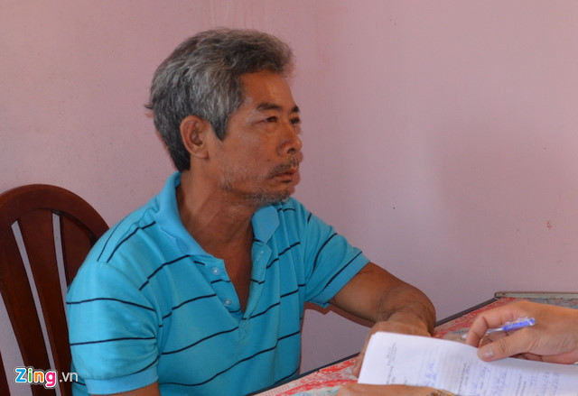 Ông Nhẹ bật khóc tại trụ sở cảnh sát