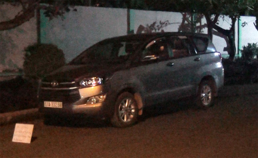 Chiếc ô tô bị trộm đập cửa kính