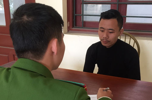 Long tại cơ quan công an