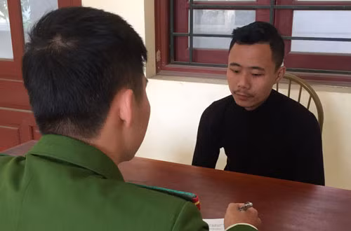 Long tại cơ quan công an