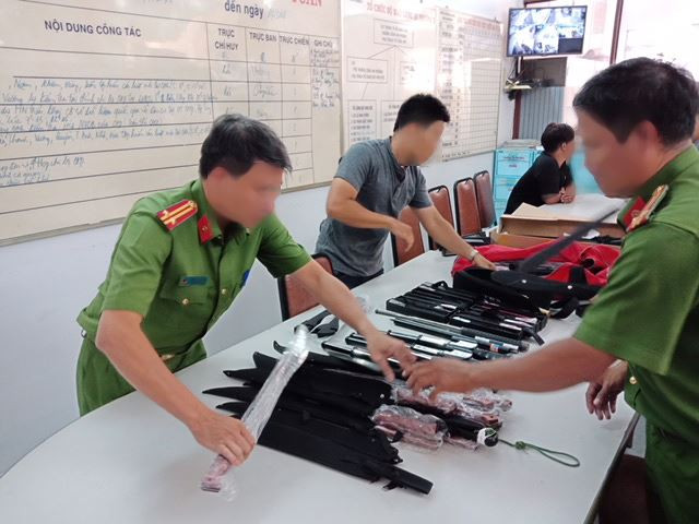 Công an phát hiện kho hung khí ở TPHCM