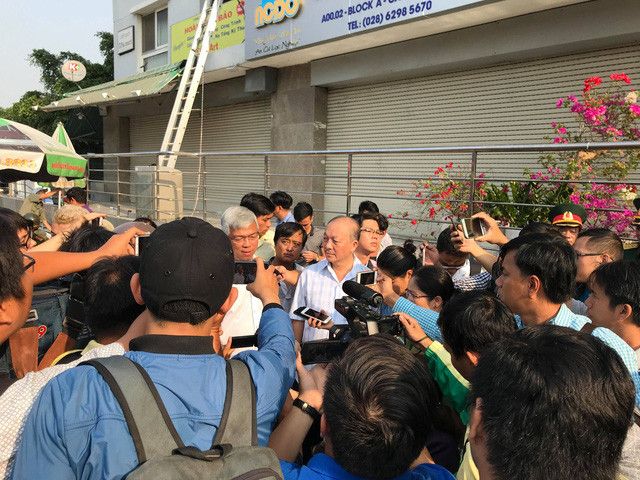 Ông Nguyễn Phúc, Giám đốc Công ty cổ phần 577 - chủ đầu tư chung cư trả lời trong cuộc họp báo. Ảnh: Dân trí