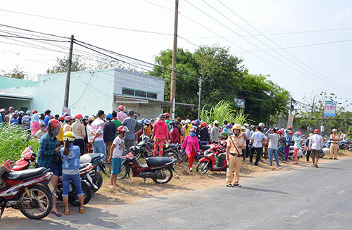 Công an tỉnh Trà Vinh phong toả, khám nghiệm hiện trường tại ngôi nhà xảy ra án mạng ở thị xã Duyên Hải. Ảnh: Công an cung cấp 